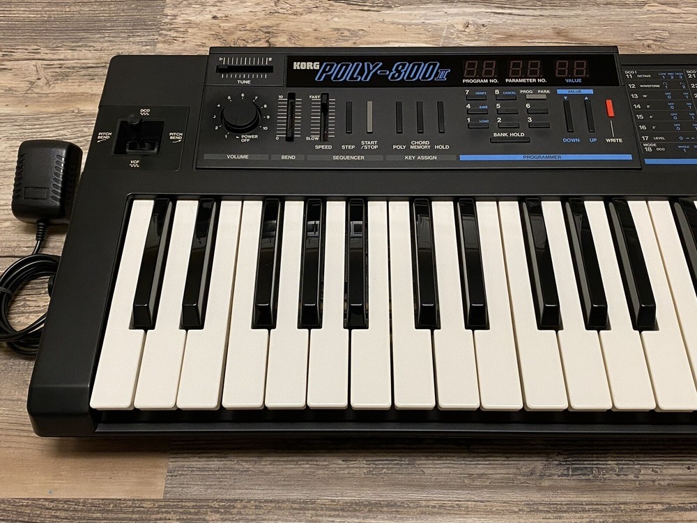 Korg Poly-800 II Additive Square Waveform Polyphonic Synthesizer 49 Keys Clean