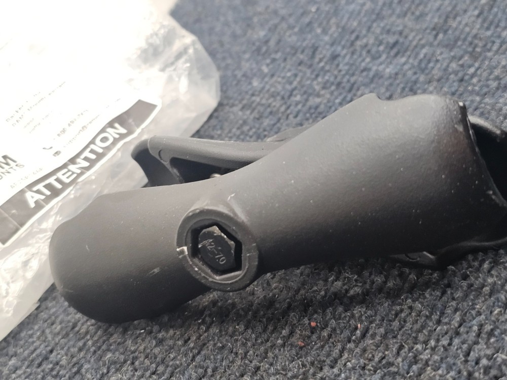 RAM Mounts RAM-201U C-Size Double-Socket Arm Black