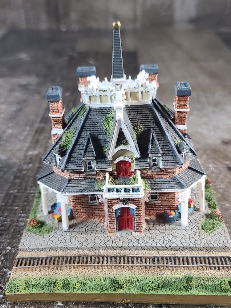 Santa's Best 1995 Hand Painted Ceramic Train Station