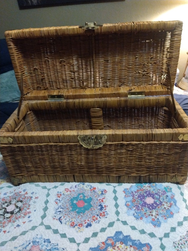 Vintage Wicker Chinoiserie