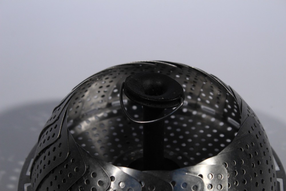 Metal Collapsible Vegetable Steamer Strainer Folding Basket with Legs 7”