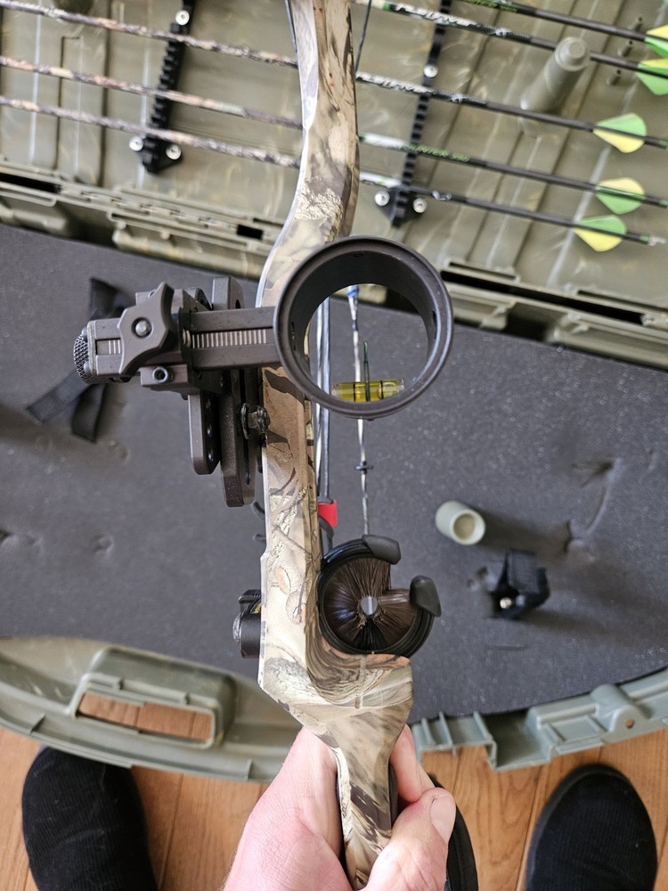 PSE Bow Madness Compound Bow RH 70# Max 25-30" Draw