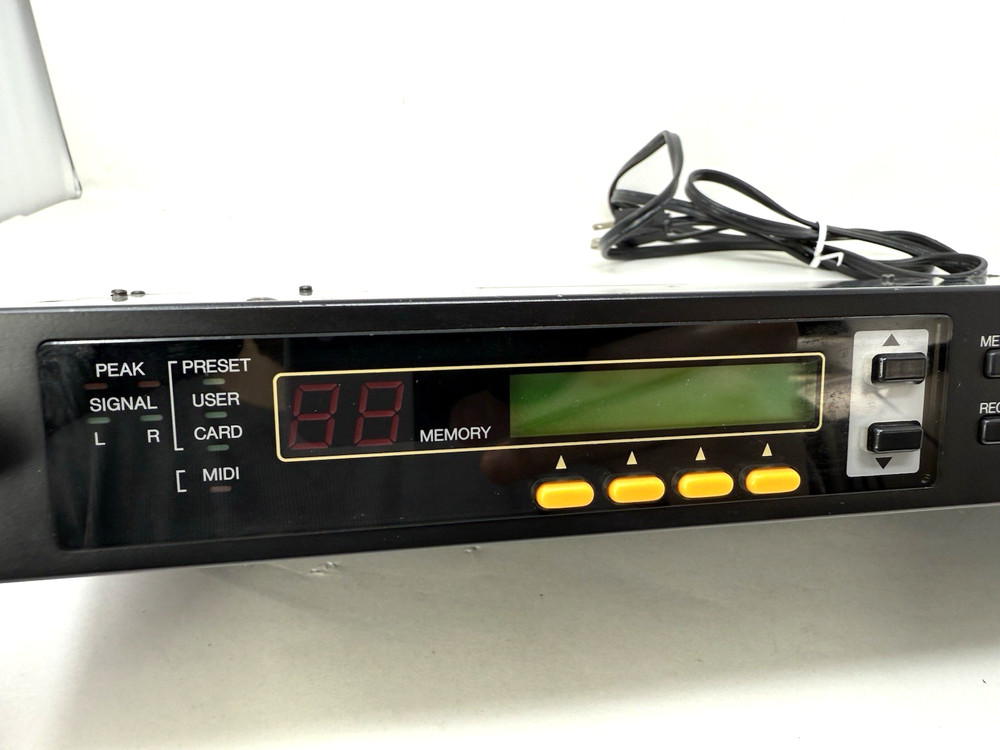 Yamaha EMP700 Multi Effect Processor Rack ~ Powers On ~ For Parts / Repair