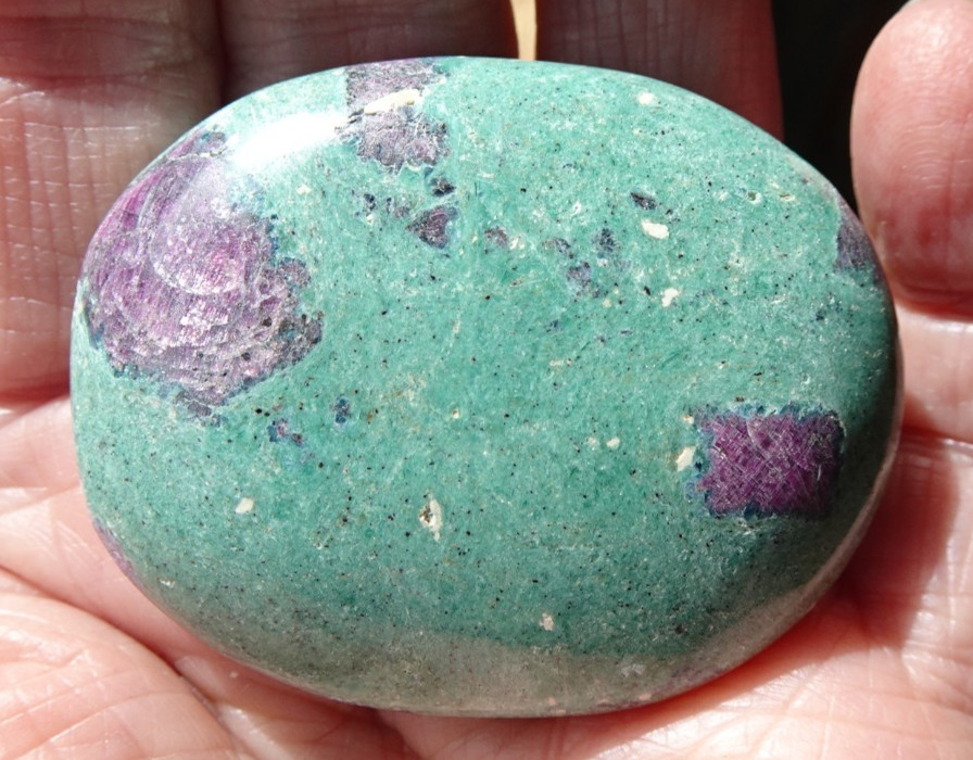 Ruby Fuchsite Palmstone - India sc1011