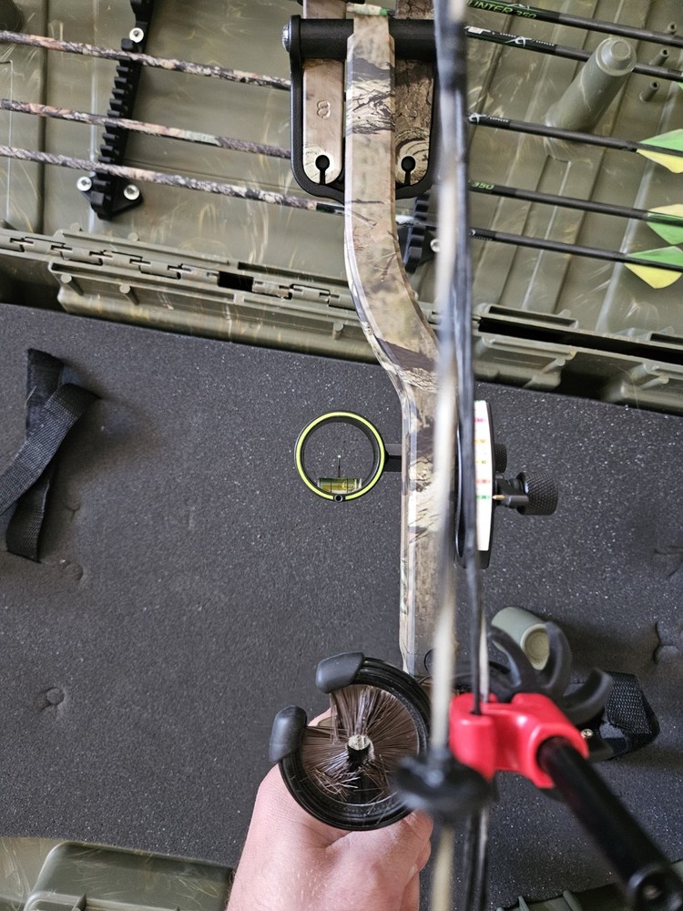 PSE Bow Madness Compound Bow RH 70# Max 25-30" Draw