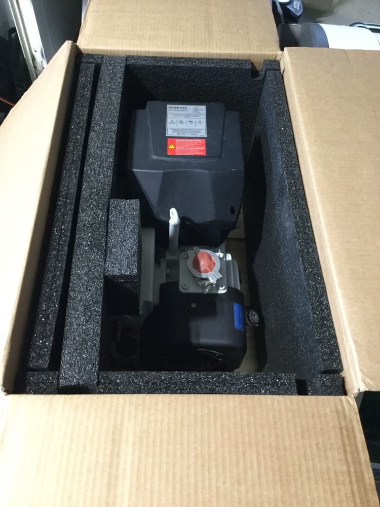 LEYBOLD SOGEVAC ROTARY VAIN PUMP NEW OPEN BOX