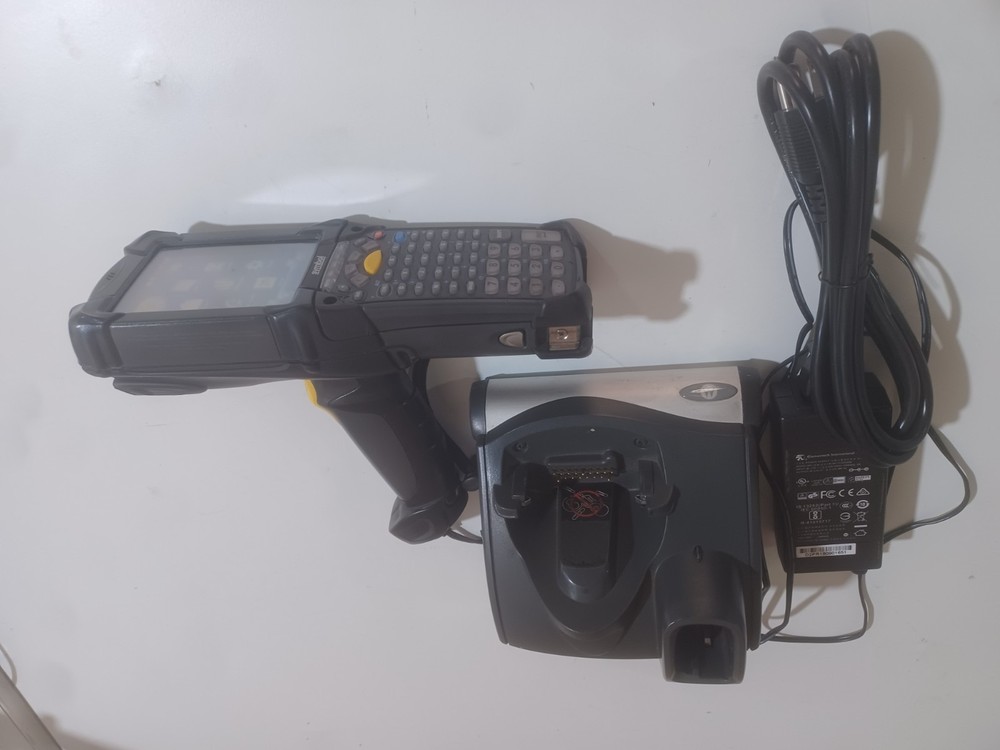 SYMBOL TECHNOLOGIES MC9200 PORTABLE DATA TERMINAL (MC92N0) SCANNER W/ BASE & AC