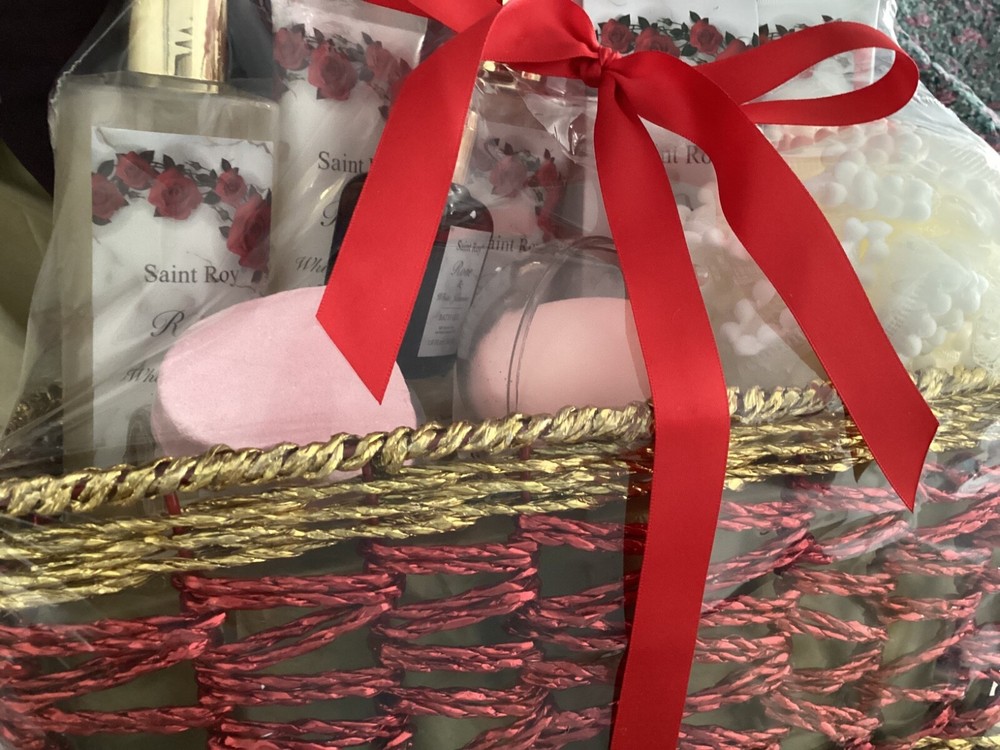 Spa Gift Baskets Saint Roy Rose & white Jasmine 21 pcBath Set...