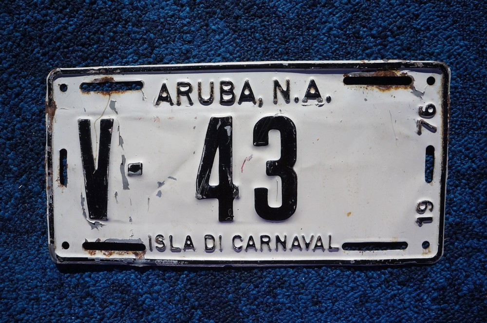 1976 ARUBA License Plate - ISLA DI CARNAVAL