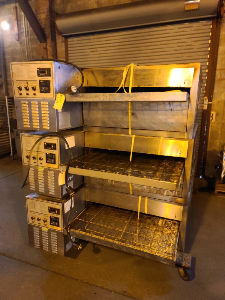 BLODGETT MT3870 CONVEYOR TRIPLE STACK PIZZA OVEN