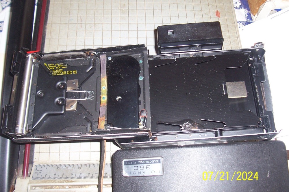 Vintage Polaroid 360 Land Camera Electronic Flash w/ Hard Case + Strap Untested