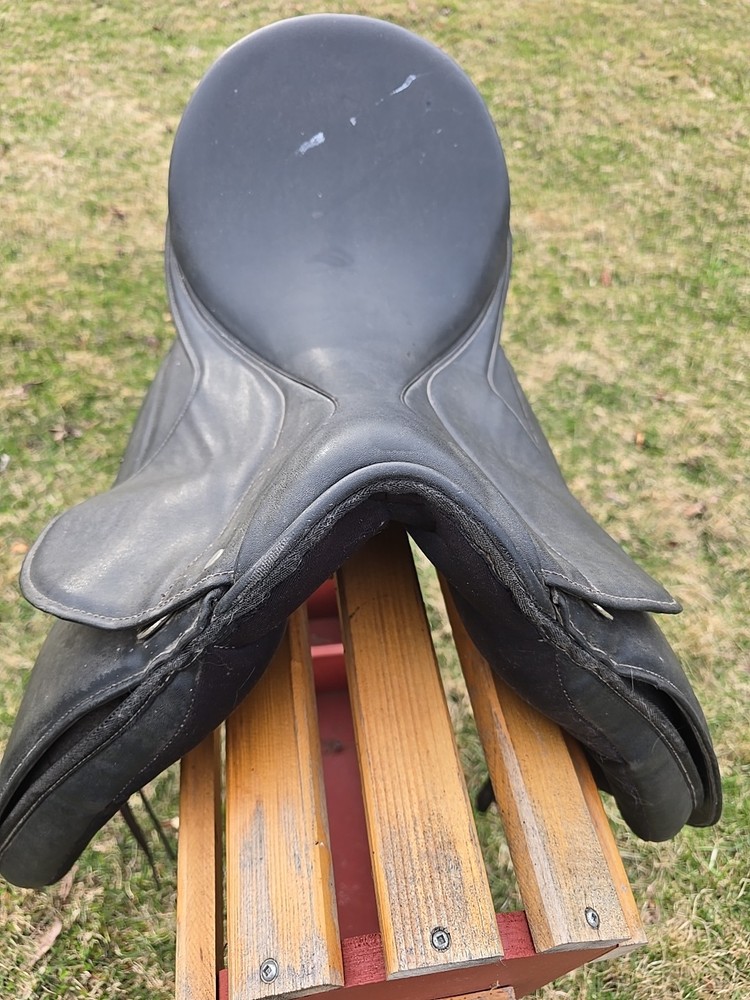 Dressage Saddle Synthetic