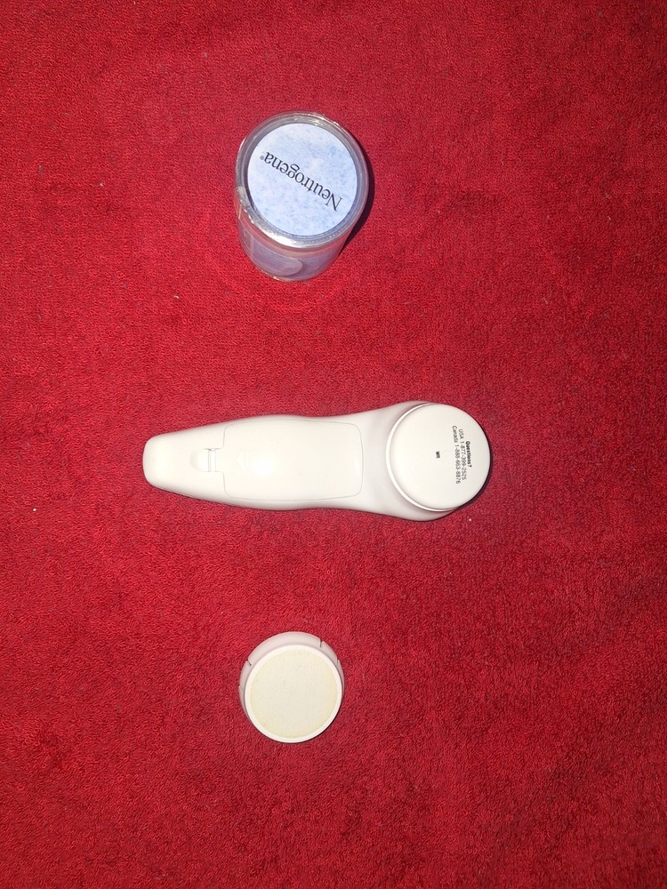 Neutrogena Advanced Solutions System w/ 11 puffs, Discontinued, 2-Speed.