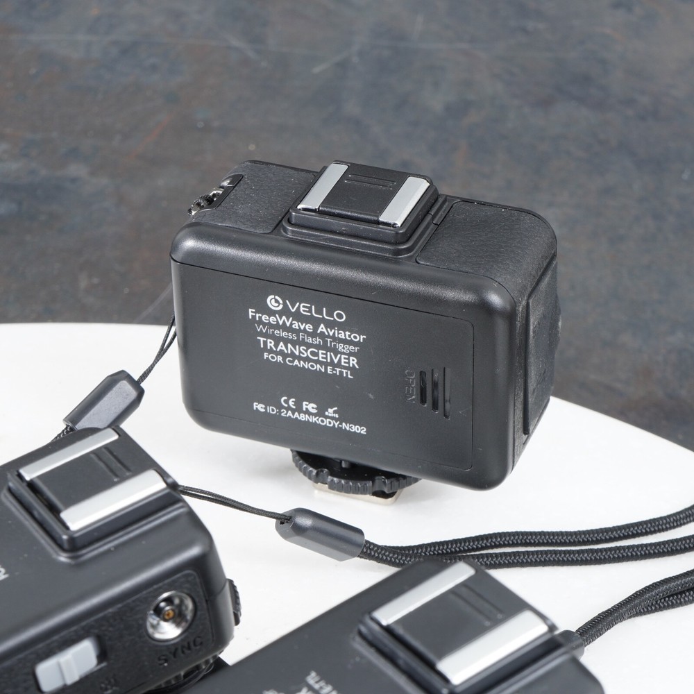 ^ Vello FreeWave Aviator Wireless Flash Trigger Transceiver for Select Canon