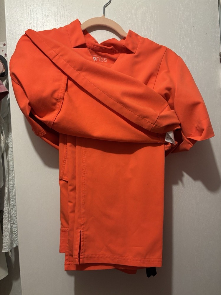 FIGS Orange Solid Pattern Medical Scrubs Set Women’s Uniform Scrub Top & Pants