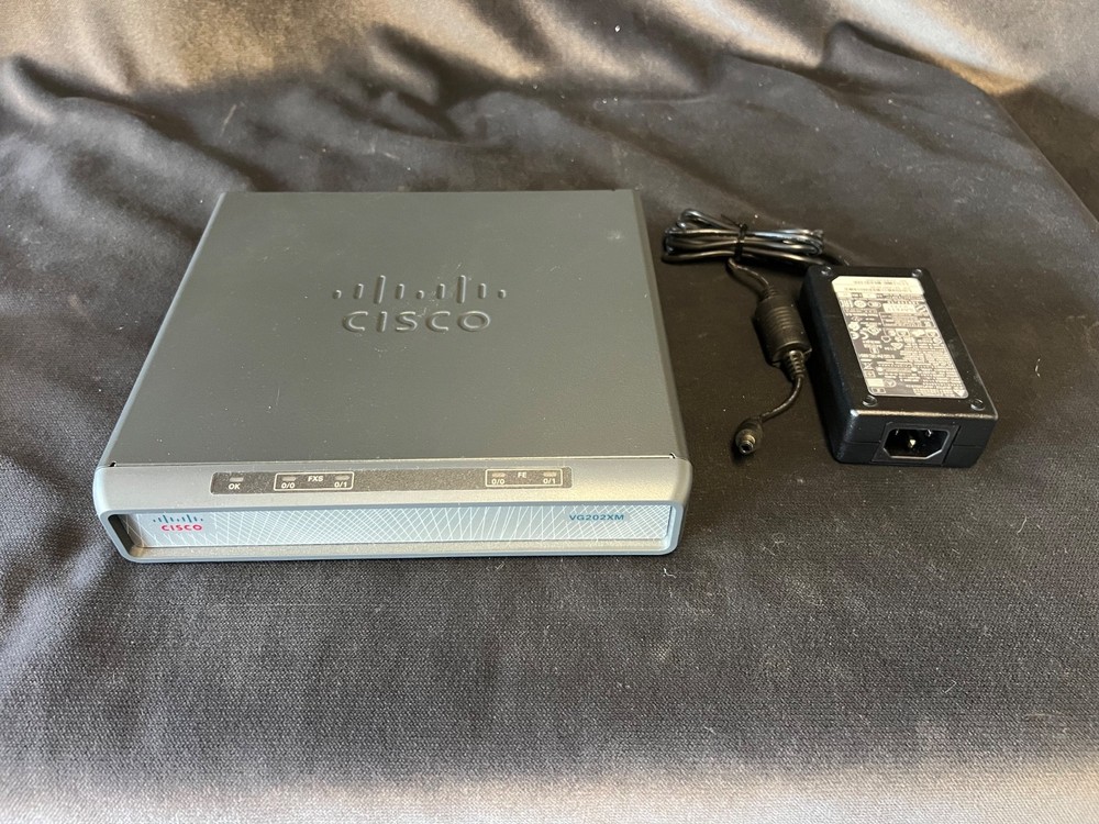 Cisco VG202XM Analog Voice Gateway VoIP w/Power Adapter