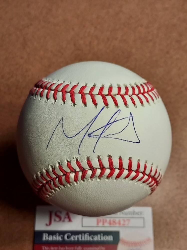 MAXIMO ACOSTA AUTOGRAPHED BASEBALL ON MLB BALL. JSA CERT