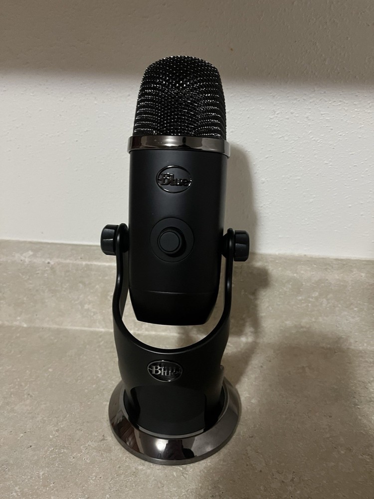 Blue Yeti X USB Microphone with travel case
