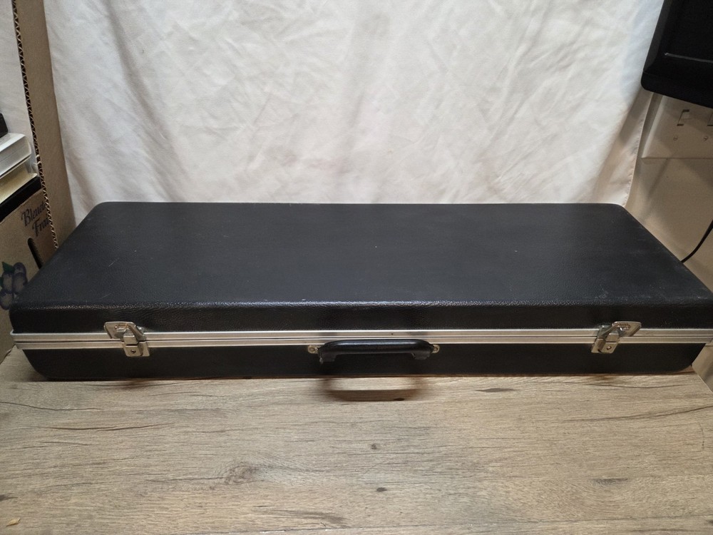 Beginner Violin with case Missing 1 string, comes with accessories and cloth