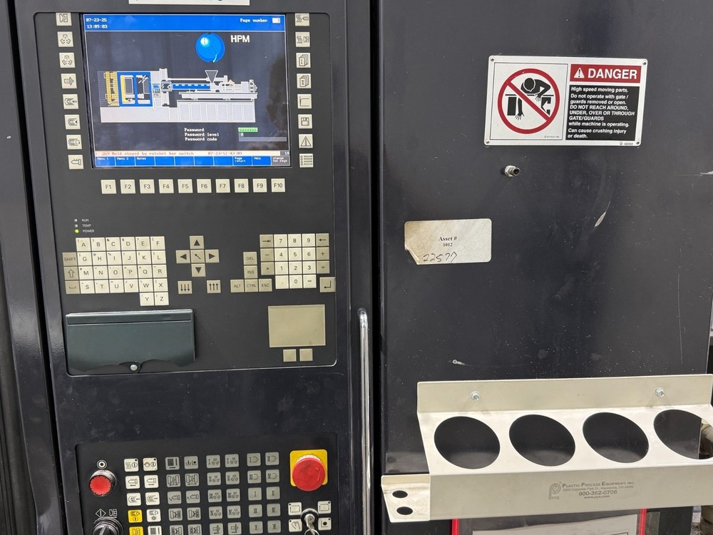 1998 HPM 1375 ton Next Wave injection molding machine with AEC robot