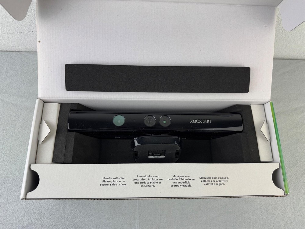 XBox 360 Kinect Sensor Model 1414 + Kinect Adventures Full Game Microsoft NIOB