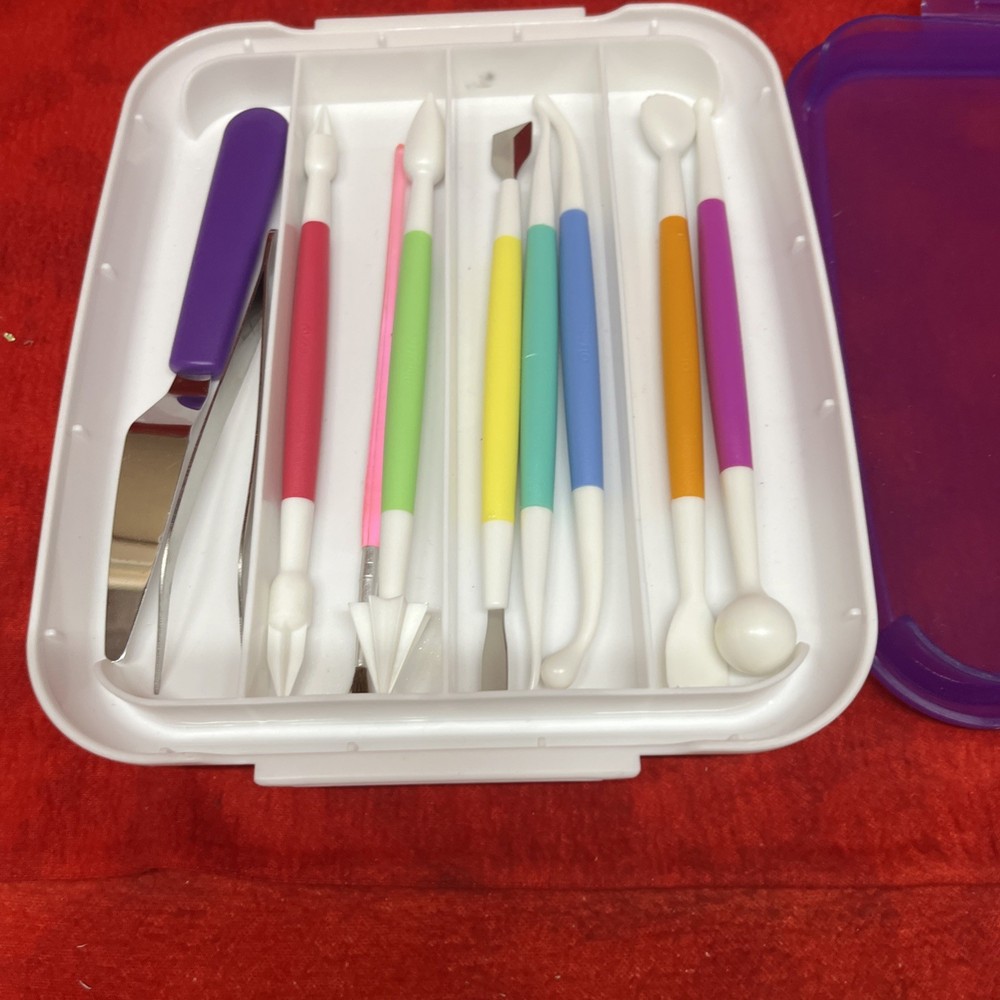 10 PC BAKING TOOLS SET w/ PLASTIC CASE  (p7)