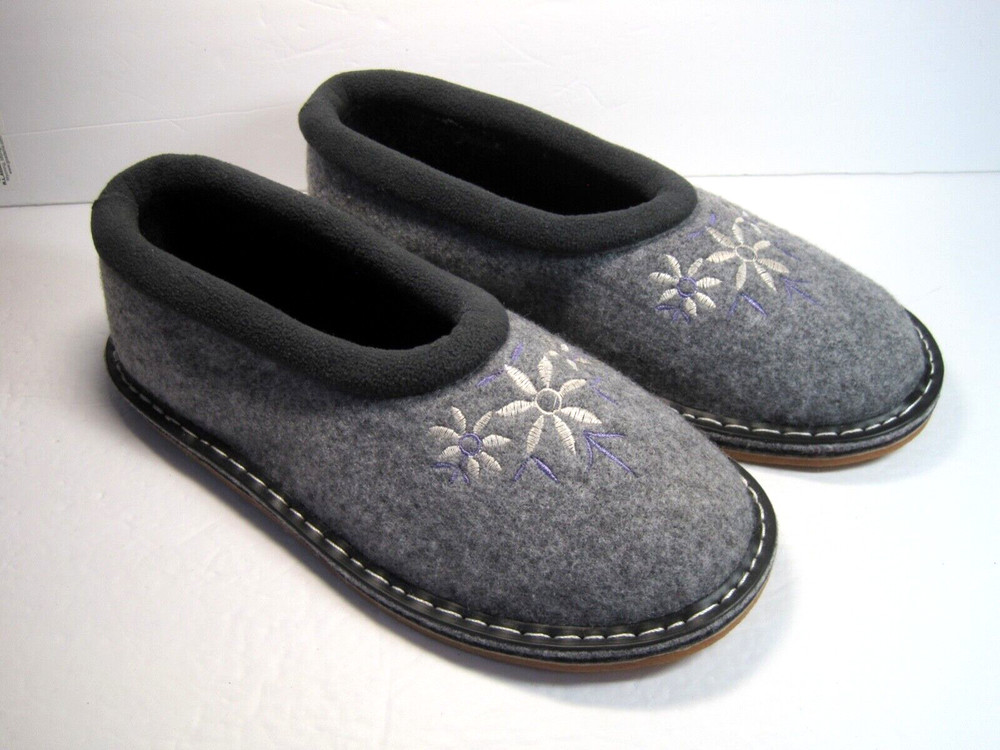 Les Dessein Studio Hand Made With Love Felt Slippers Size ?