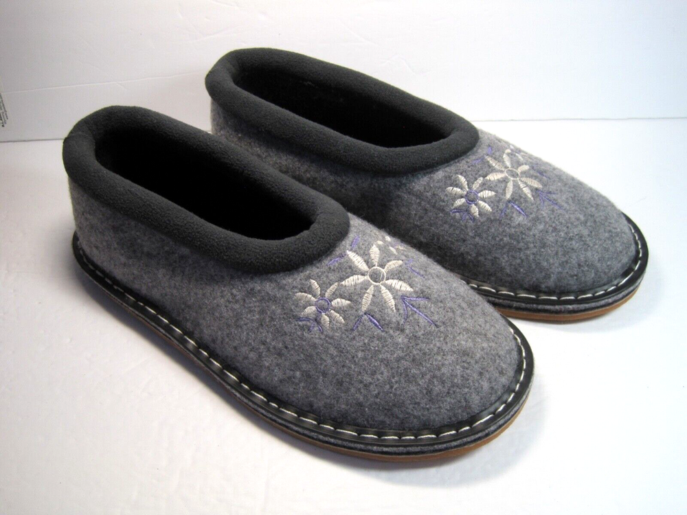 Les Dessein Studio Hand Made With Love Felt Slippers Size ?