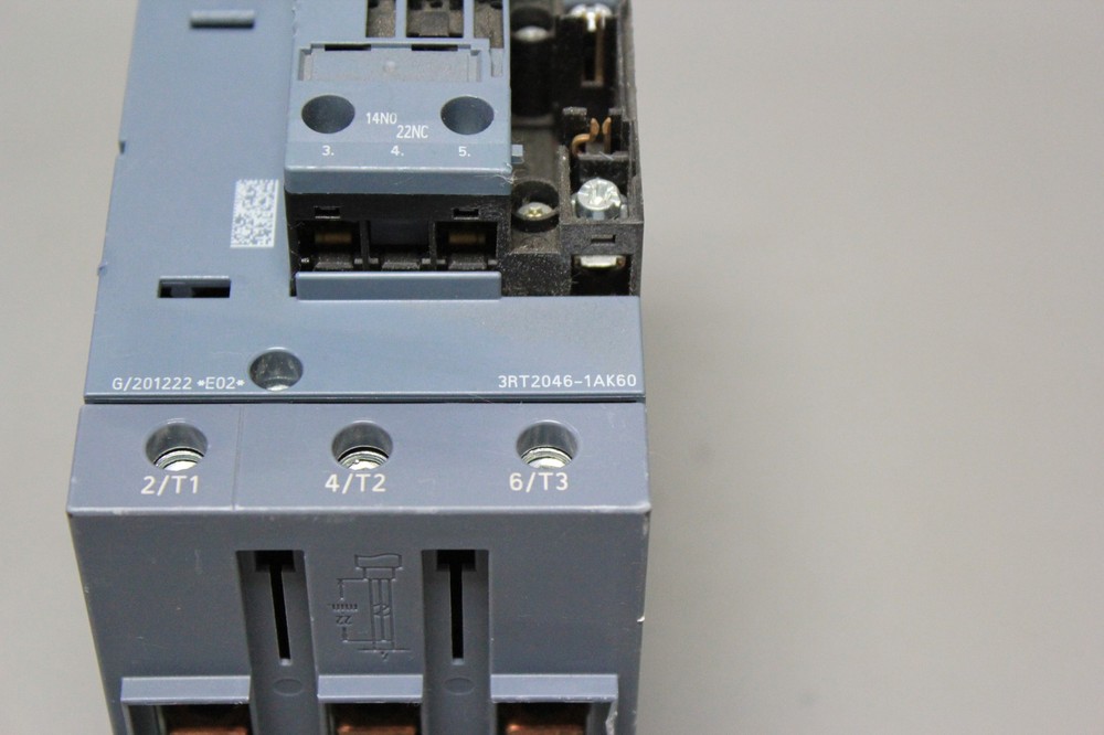 SIEMENS 3RT2046-1AK60 CONTACTOR