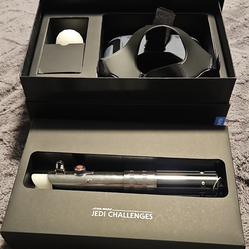 Lenovo Star Wars Jedi Challenges Smartphone VR Headset Lightsaber Controller