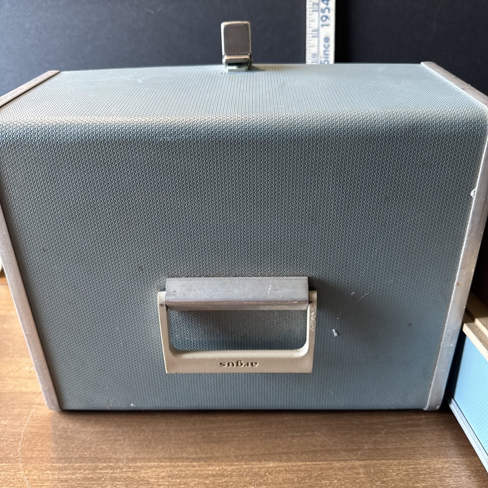 Vintage Argus 300 Model 38 Automatic Slide Projector With Case