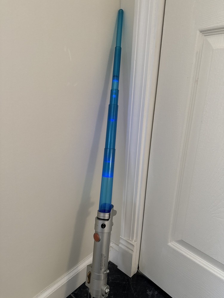2006 Hasbro Star Wars Blue Electronic Extendable Lightsaber Tested Works w/ box