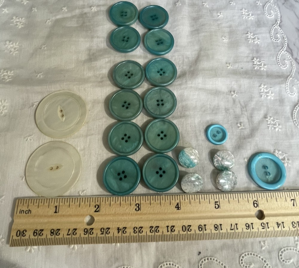 Plastic Mixed Shell Mop Lot Sewing Crafting Buttons Lot 9