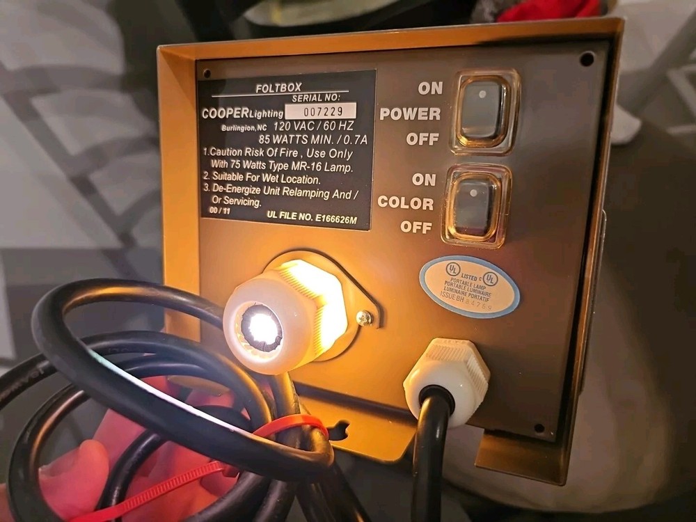 Cooper FOLTBOX fiber Optic. Power Source