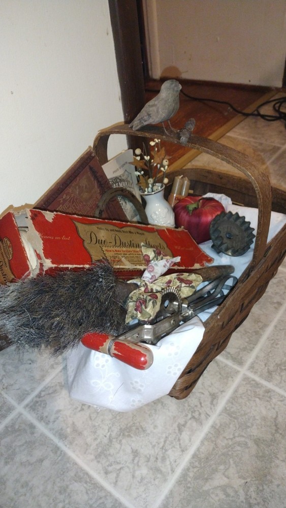 Bird On Basket Vignette