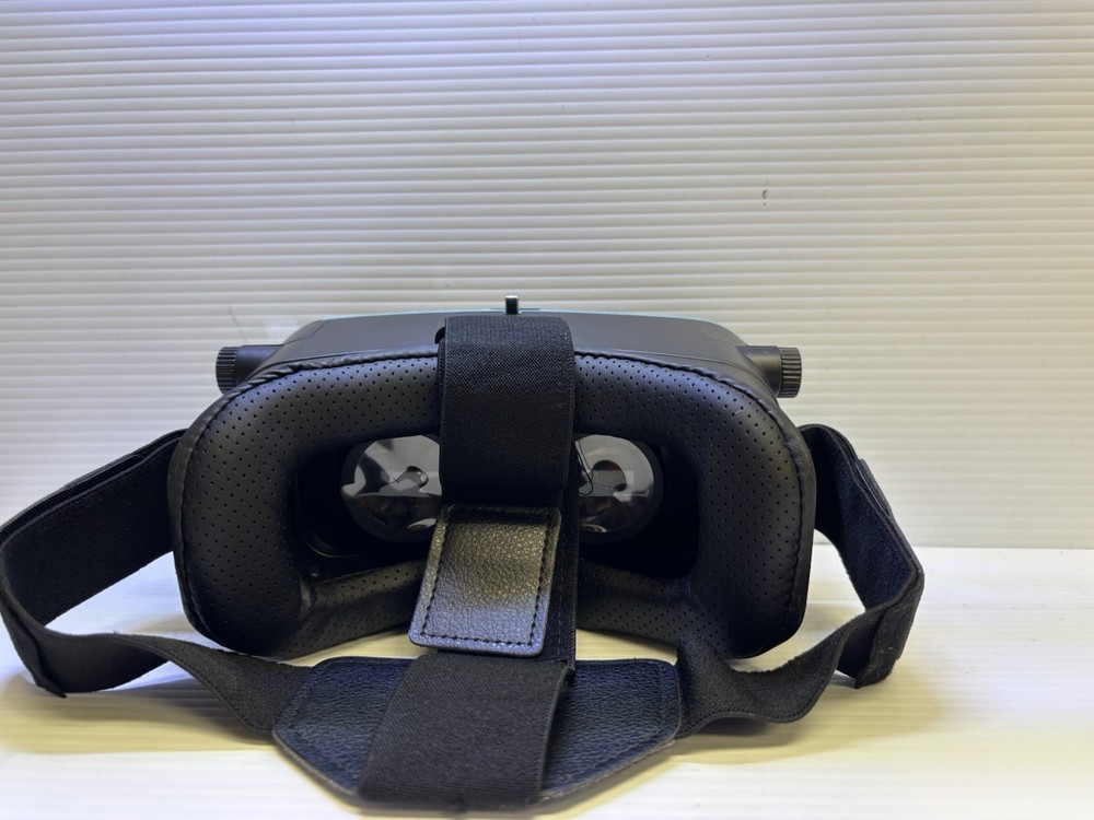 Utopia 360 Virtual Reality 3D Headset + Bluetooth Controller In Box