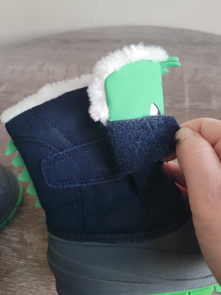 Pre-Owned CAT & JACK 8 Non Marking Dinosaur Winter Boot Boy