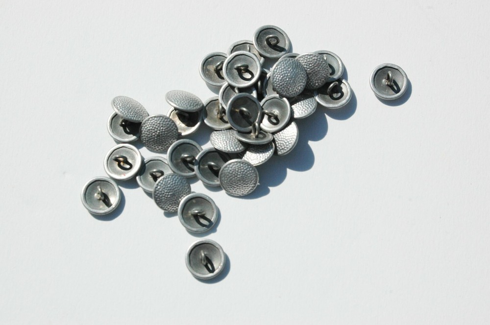 German Original WWII  M43/ Visor Cap  buttons, unissued