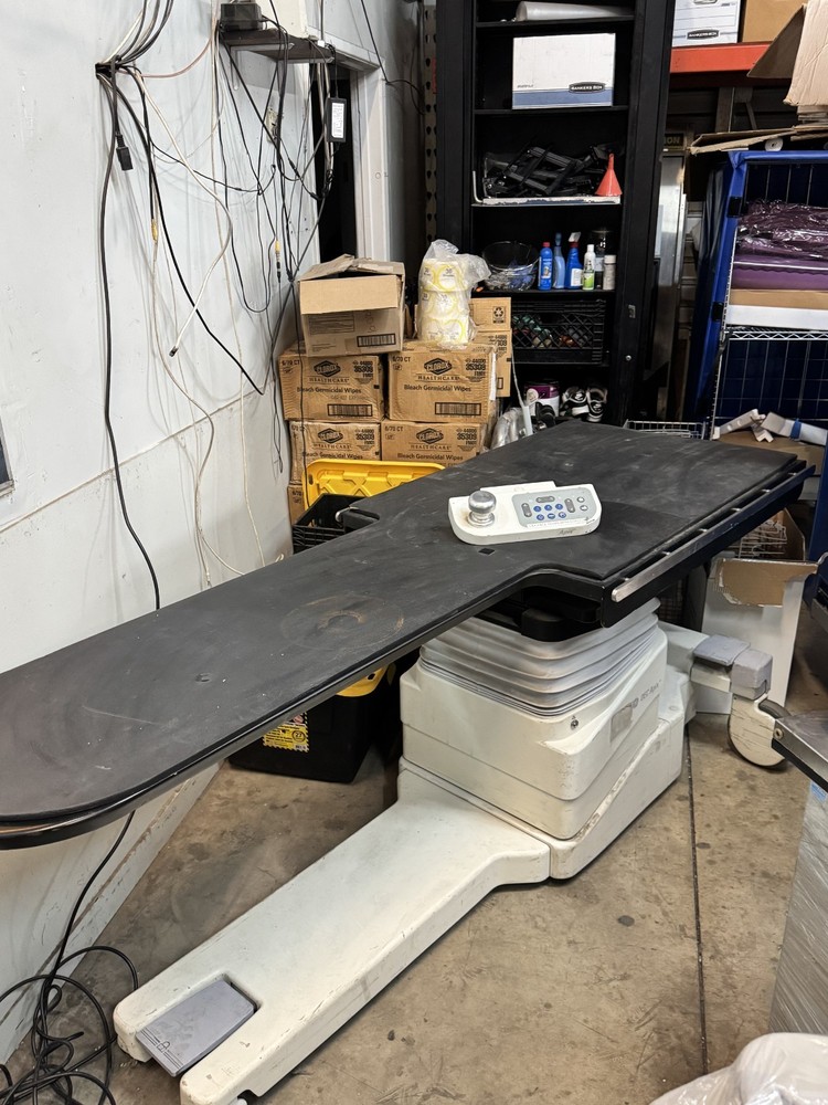 GE Apix CV Imaging table