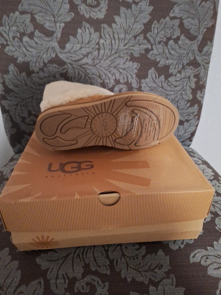 UGG Women's Patten Tan Size 6