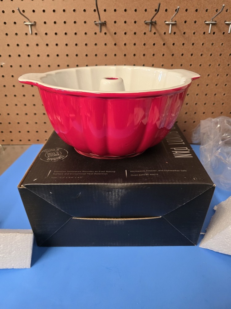 Hell’s Kitchen Fluted Bundt Pan