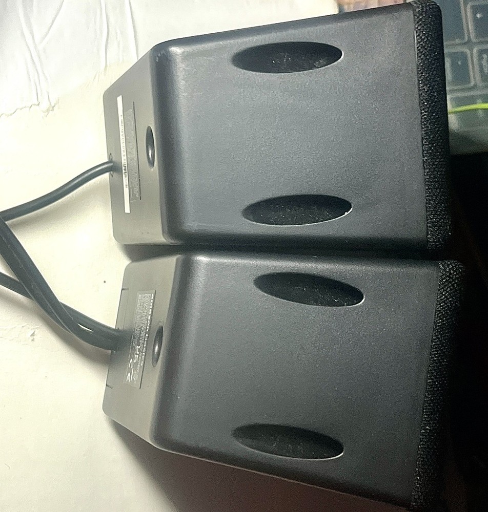 Amazon Basics Computer Speakers for Desktop / Laptop PC USB-Powered Black 2.1 W