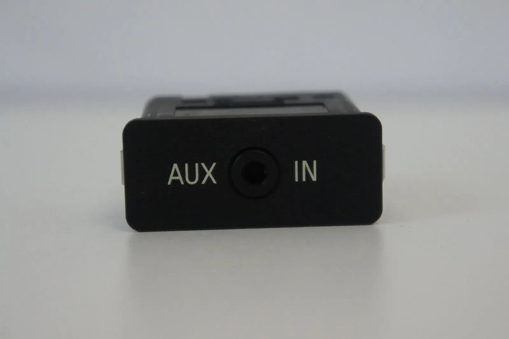 Original BMW E70 E71 E72 audio jack simple AUX IN 61319127370