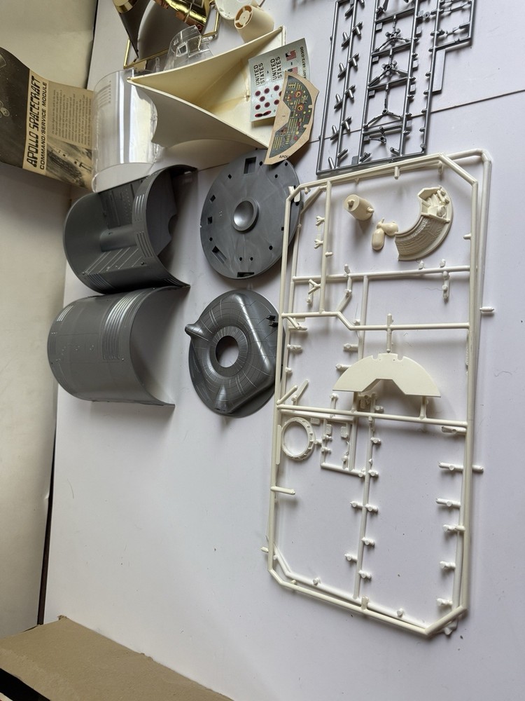 Monogram Apollo Spacecraft 1/32 Model Kit 1970 Release