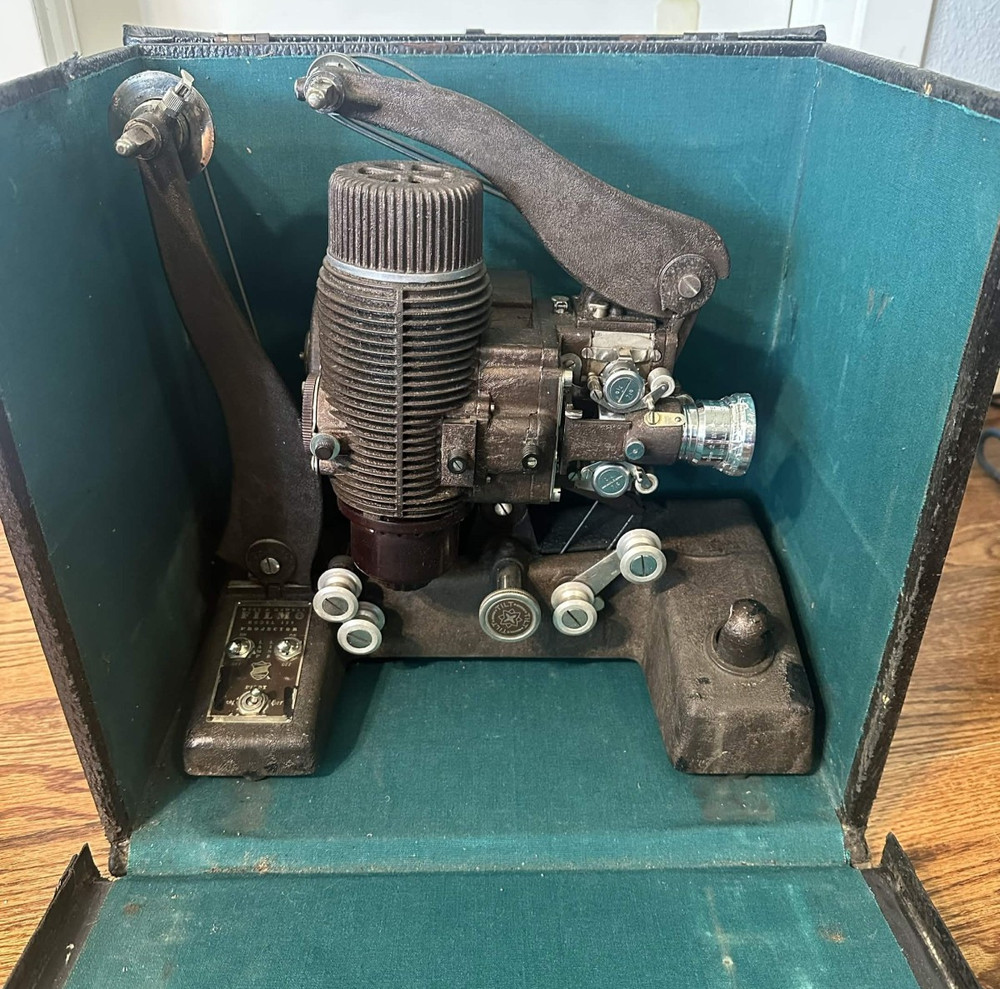 Bell & Howell Filmo model 129 projector - Untested, no plug