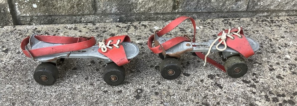 VINTAGE METAL ADJUSTABLE ROLLER SKATES ~ DISPLAY PROP