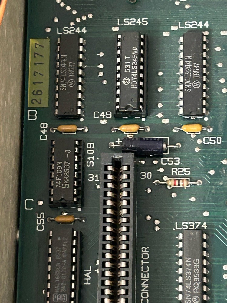 Vintage! 1984 APPLE IIe (A2S2064)COMPUTER **Powers On** Working!! Missing Keys