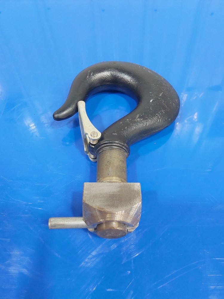 CM 6-7 Hoist Hook W/ Latch W/ Threaded Top