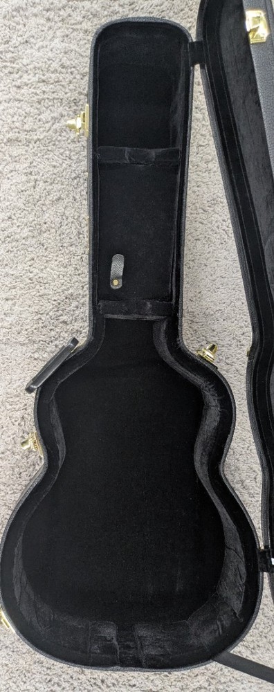 Fender Deluxe Black Paramount Dreadnought Hardshell Guitar Case