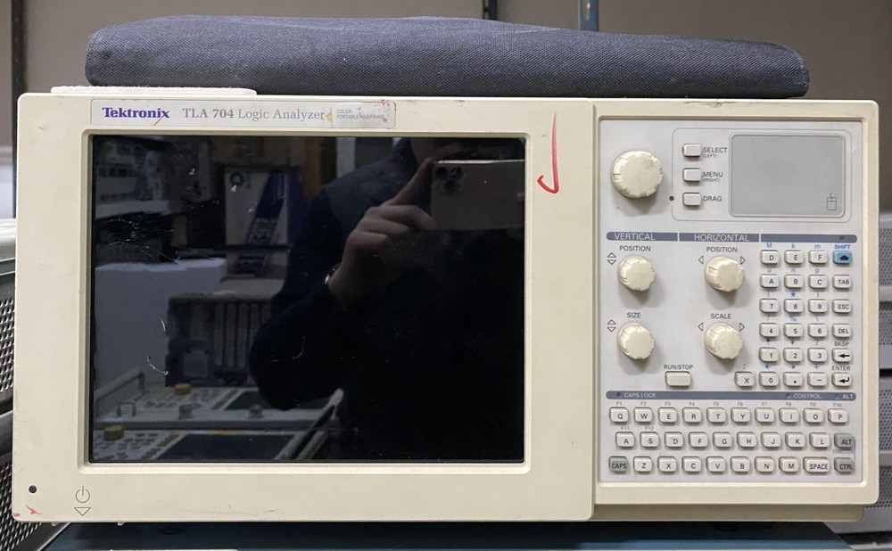 Tektronix TLA704 Logic Analyzer